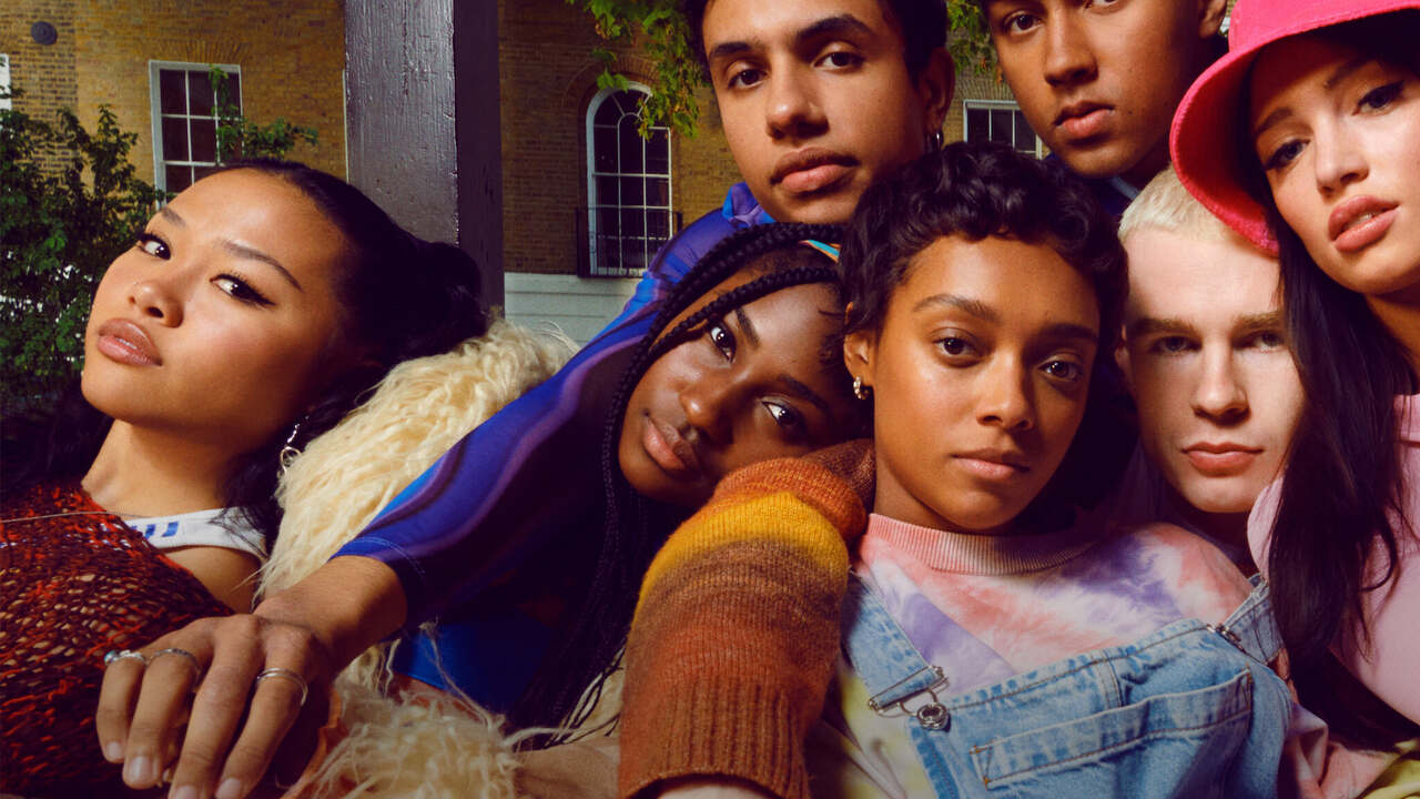 ‘Everything Now’ Netflix Series Review - A Teen Rollercoaster of ...